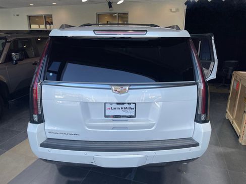 Used 2020 Cadillac Escalade Luxury w/ LPO, Radiant Package AWD/4WD image 24