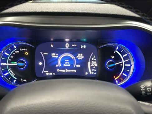 Used 2023 Chrysler Pacifica Touring-L w/ S Appearance Package FWD image 16