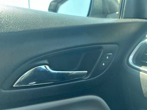 Used 2020 Chevrolet Equinox LS w/ LPO, Blackout Package FWD image 18