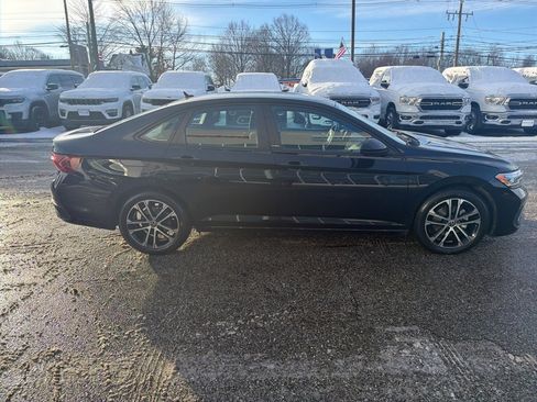 Used 2023 Volkswagen Jetta Sport image 16