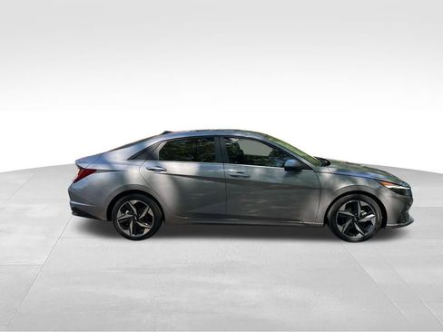 Used 2022 Hyundai Elantra Limited w/ Cargo Package image 7
