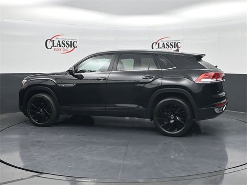 Used 2024 Volkswagen Atlas Cross Sport SE image 2