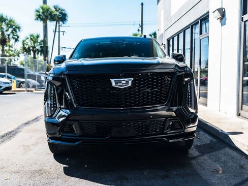 Used 2026 Cadillac Escalade ESV V w/ LPO, ONYX Package AWD/4WD image 3