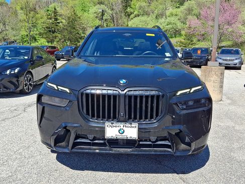 Used 2023 BMW X7 xDrive40i w/ M Sport Package AWD/4WD image 2