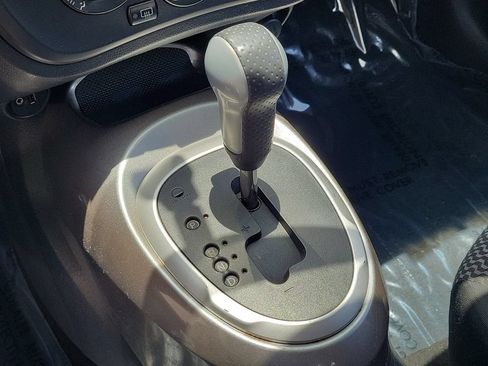 Used 2015 Nissan Juke S FWD image 23