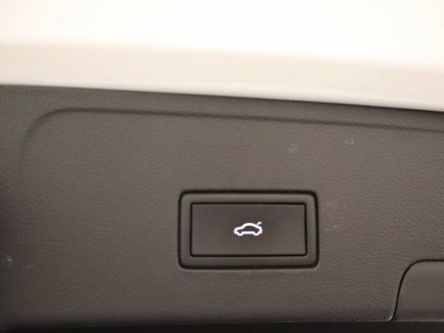 Certified 2021 Volkswagen Atlas Cross Sport SE FWD image 18