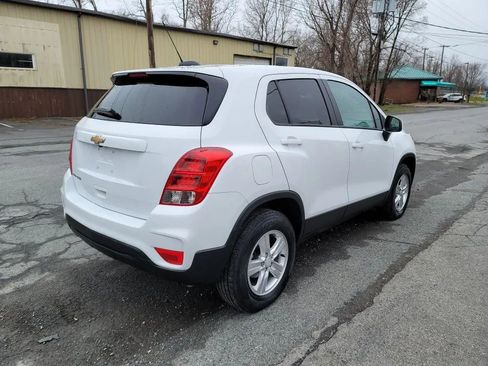 Used 2021 Chevrolet Trax LS w/ Tint and Cruise Package AWD/4WD image 5