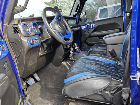 Used 2018 Jeep Wrangler Unlimited Sahara image 11