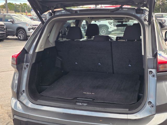 Used 2025 Nissan Rogue SV AWD/4WD image 12