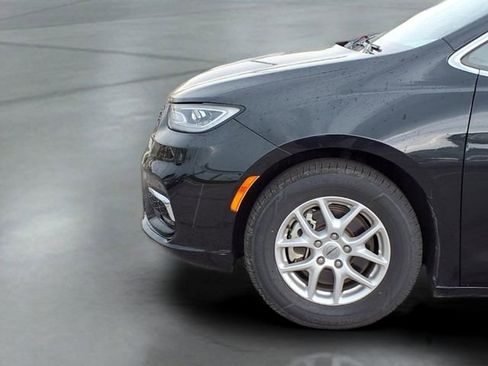 Used 2024 Chrysler Pacifica Touring-L FWD image 20