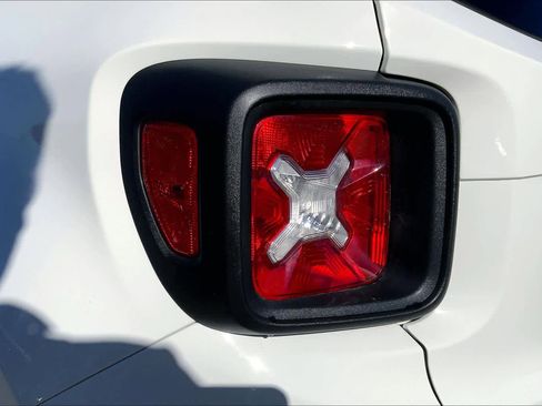 Used 2022 Jeep Renegade Trailhawk image 28