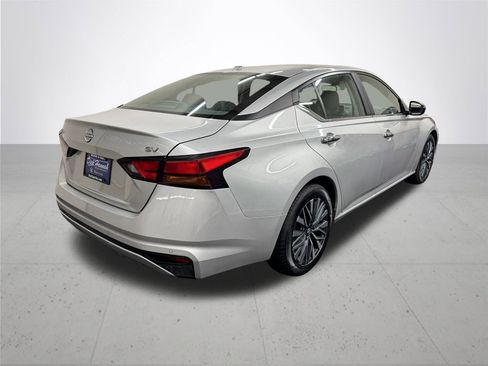Used 2024 Nissan Altima 2.5 SV image 7