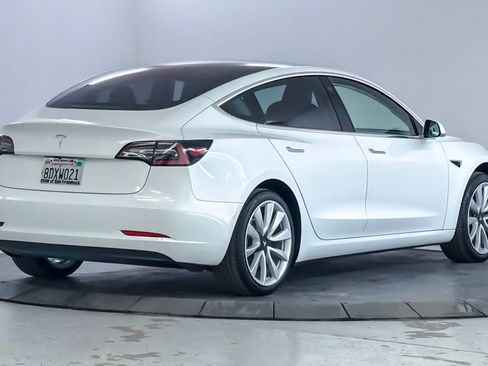 Used 2018 Tesla Model 3 RWD image 2