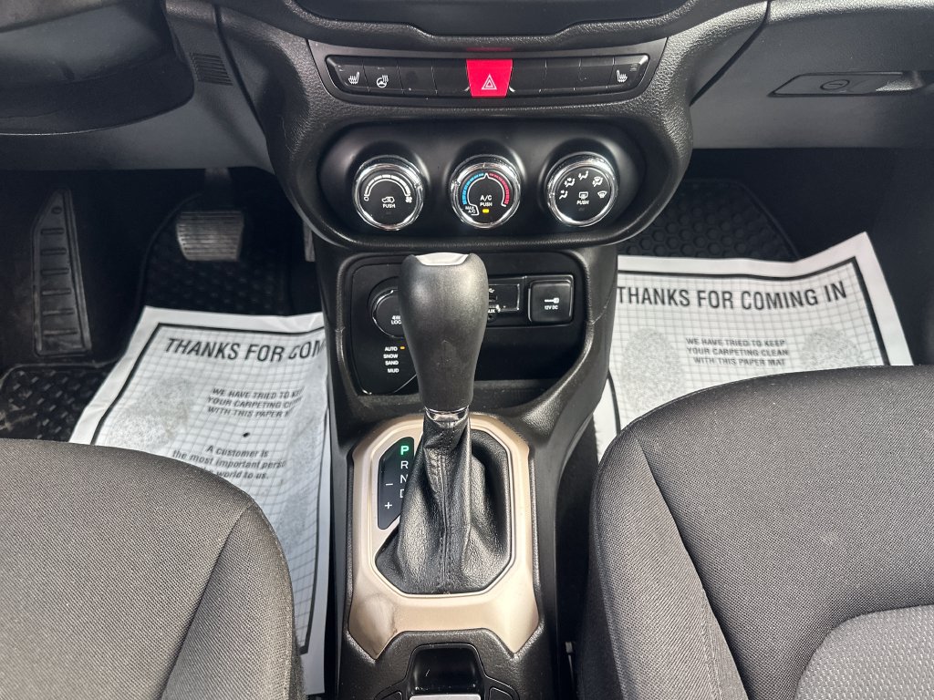 Used 2017 Jeep Renegade Latitude w/ Cold Weather Group AWD/4WD image 28