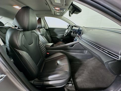 Used 2024 Hyundai Elantra Limited FWD image 31