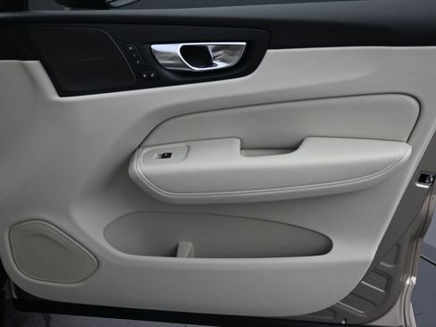 New 2026 Volvo XC60 B5 Ultra w/ Protection Package Premier AWD/4WD image 13