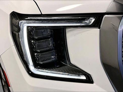 Used 2022 GMC Yukon XL Denali AWD/4WD image 27