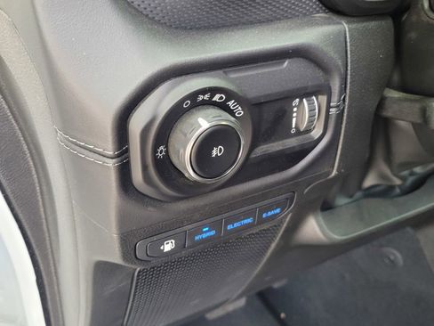 Used 2025 Jeep Wrangler Unlimited Rubicon 4xe w/ Safety Group AWD/4WD image 17