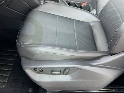 Used 2020 Volkswagen Tiguan SE image 19