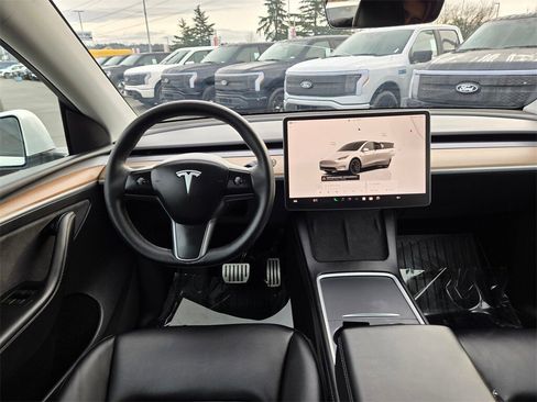 Used 2023 Tesla Model Y Performance image 11