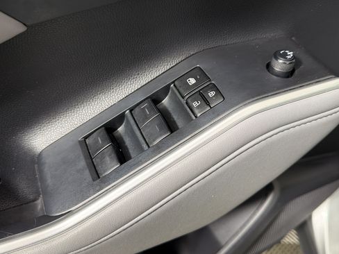 Used 2023 Toyota Highlander XLE AWD/4WD image 24