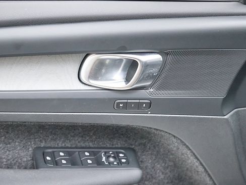 Certified 2024 Volvo XC40 B5 Plus w/ Climate Package image 11