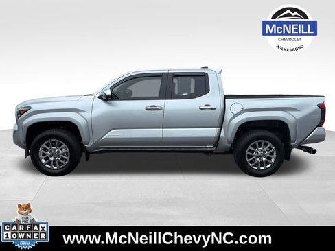 Used 2025 Toyota Tacoma Limited AWD/4WD image 5