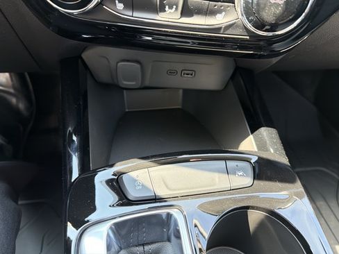 New 2026 Chevrolet Trax LT w/ LT Convenience Package FWD image 18