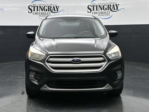 Used 2017 Ford Escape SE FWD image 2
