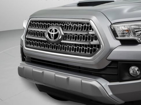 Used 2017 Toyota Tacoma TRD Sport w/ Premium & Technology Package AWD/4WD image 89