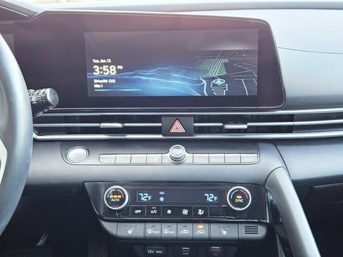 Used 2023 Hyundai Elantra Limited image 23