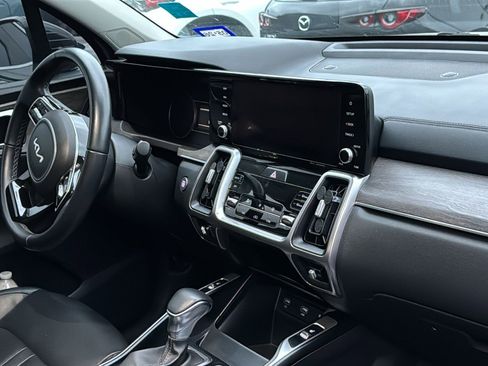 Used 2023 Kia Sorento EX w/ Panoramic Sunroof Package FWD image 3