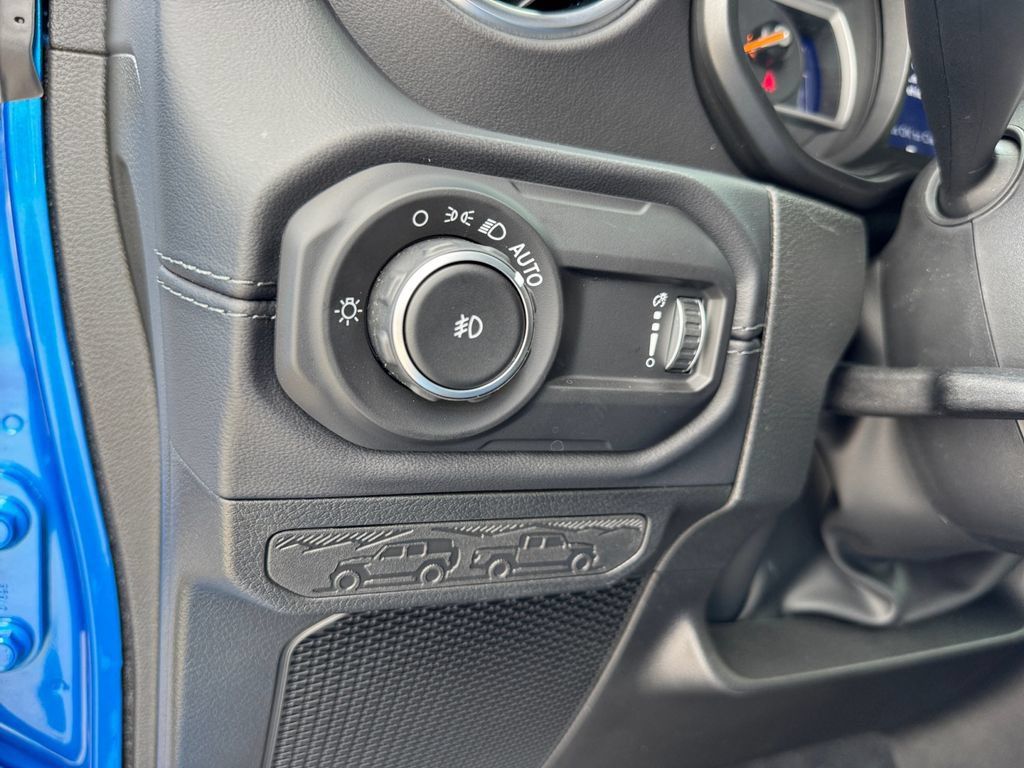 New 2025 Jeep Wrangler Unlimited Sahara AWD/4WD image 19