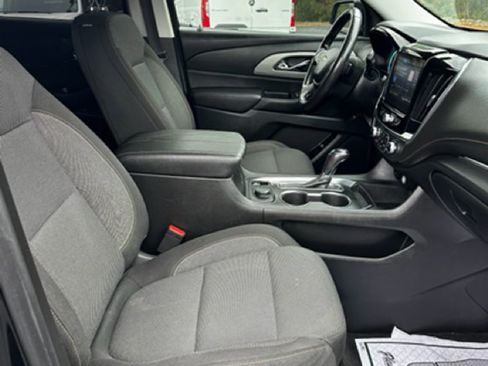 Used 2020 Chevrolet Traverse LT image 20