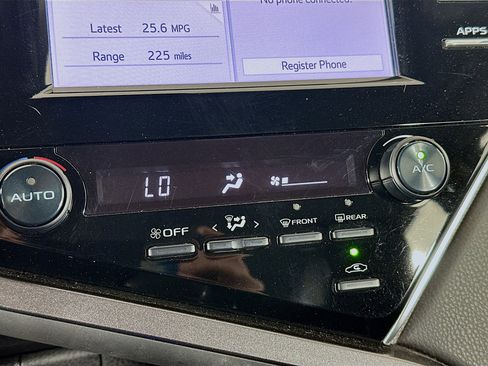 Used 2018 Toyota Camry SE FWD image 22