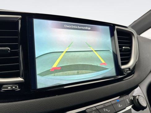 Used 2026 Chrysler Pacifica Select image 15