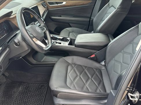 Used 2024 Volkswagen Atlas SE FWD image 17