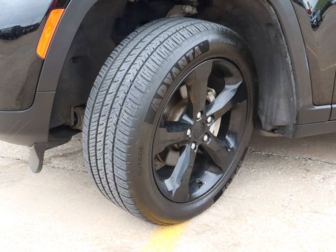 Used 2023 Jeep Grand Cherokee Altitude image 17