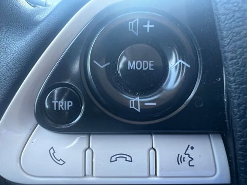 Used 2018 Toyota Prius Four w/ Advanced Technology Package image 21