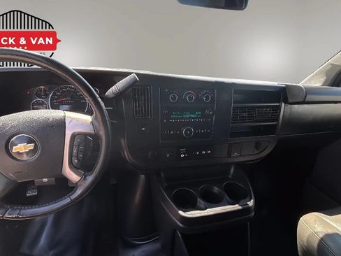 Used 2018 Chevrolet Express 3500 w/ Driver Convenience Package RWD image 10