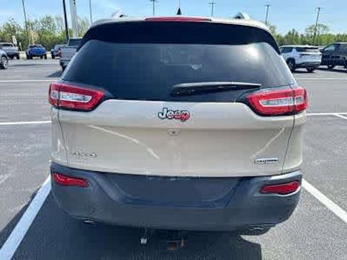 Used 2014 Jeep Cherokee Latitude w/ Comfort/Convenience Group image 8