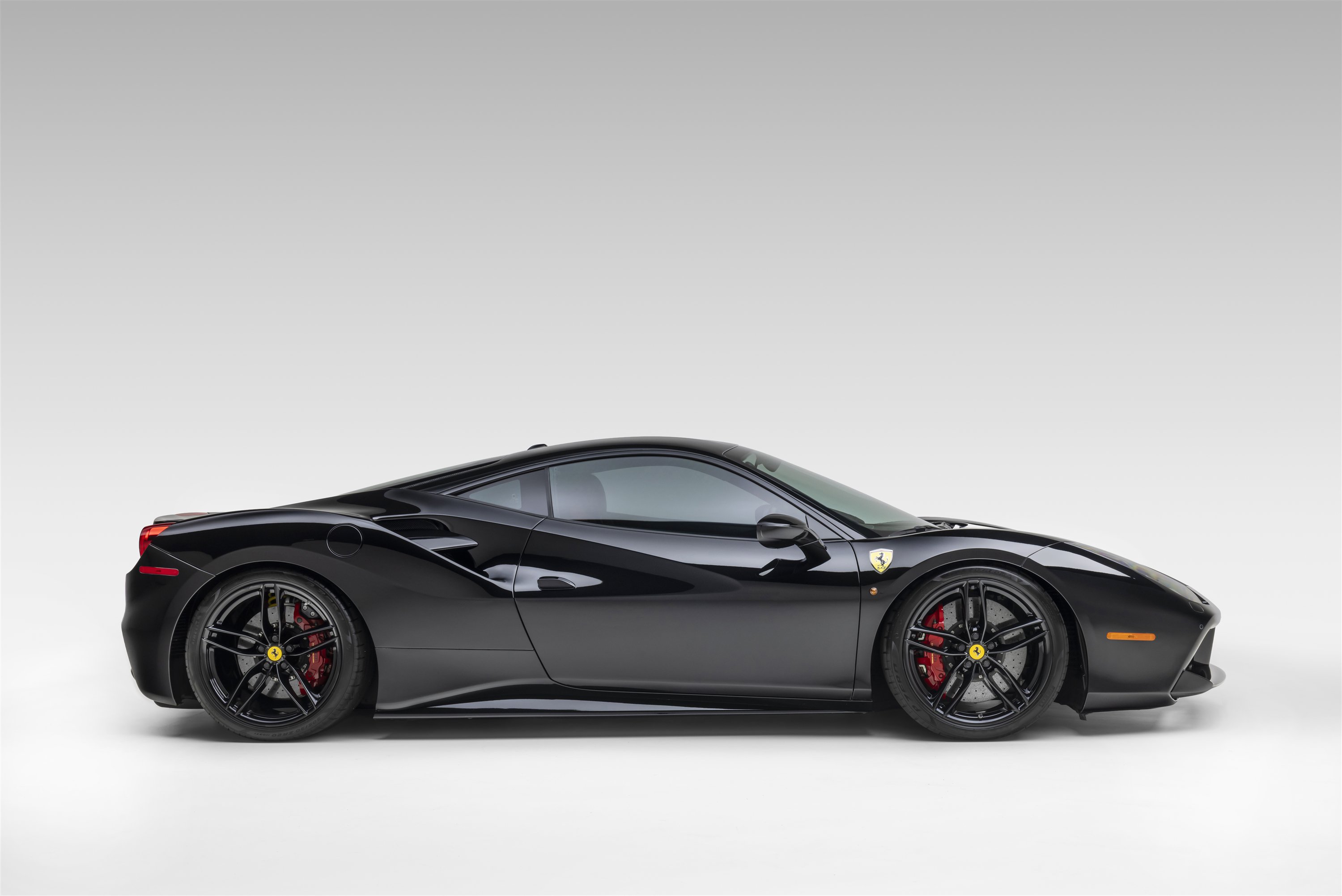 Certified 2018 Ferrari 488 GTB RWD image 11
