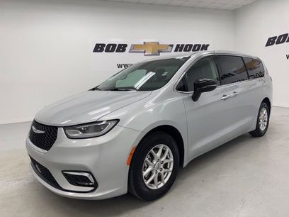 Used 2024 Chrysler Pacifica Touring-L