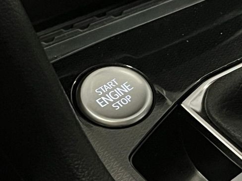 New 2025 Volkswagen Taos SE image 15