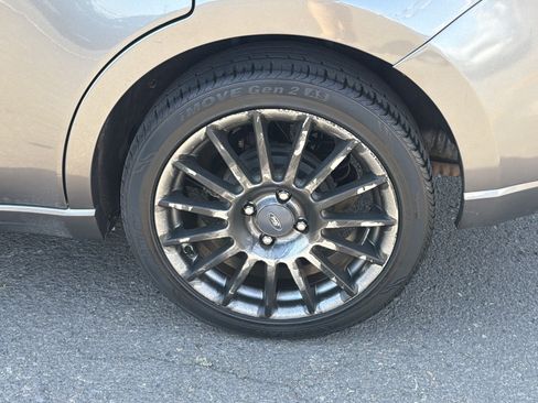 Used 2010 Ford Focus SES FWD image 23