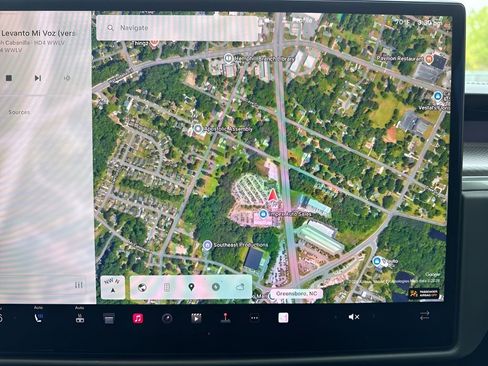 Used 2022 Tesla Model X Plaid image 21