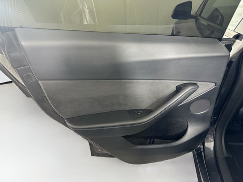 Used 2024 Tesla Model Y Long Range AWD/4WD image 26