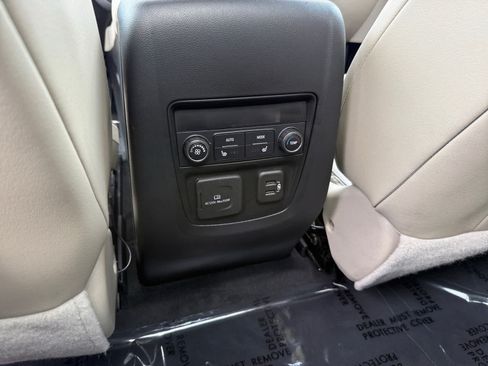 Used 2020 Buick Enclave Premium w/ Sun and Sites Package FWD image 16