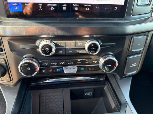 Used 2026 Ford F250 Lariat w/ Black Appearance Package AWD/4WD image 24