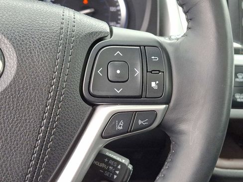 Used 2017 Toyota Highlander Limited Platinum w/ Carpet Mat Package image 23